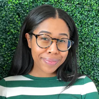 headshot of briana